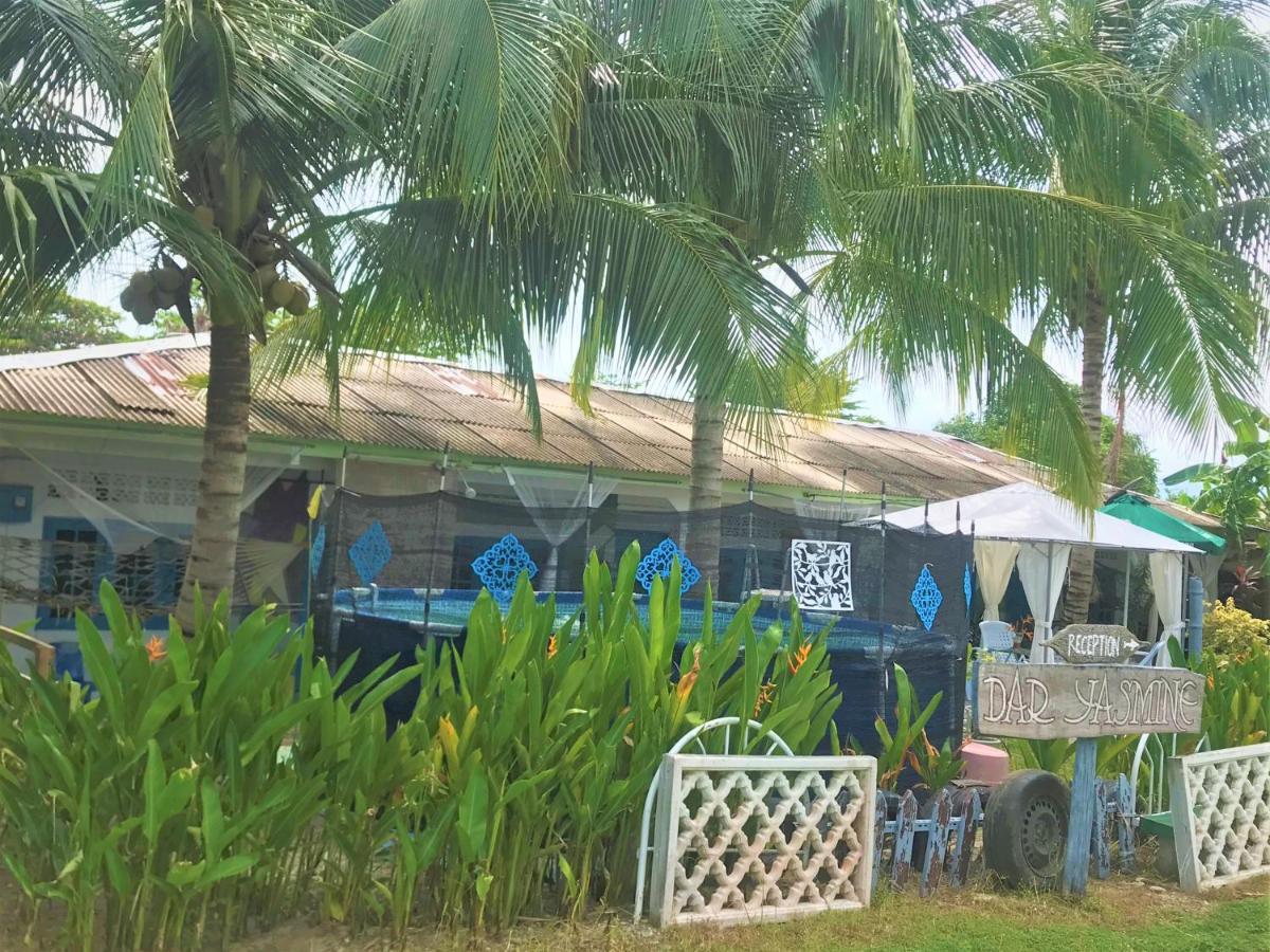 Dar Yasmine Motel Pantai Cenang  Buitenkant foto