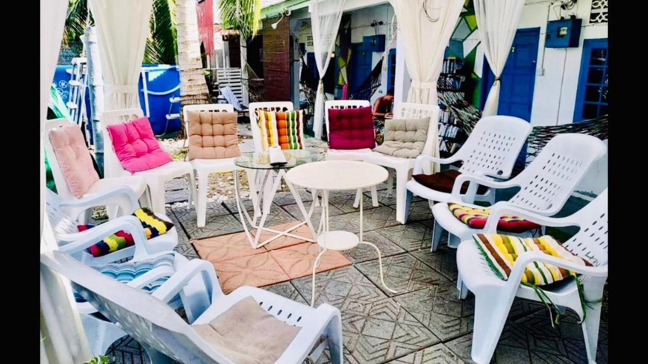 Dar Yasmine Motel Pantai Cenang  Buitenkant foto