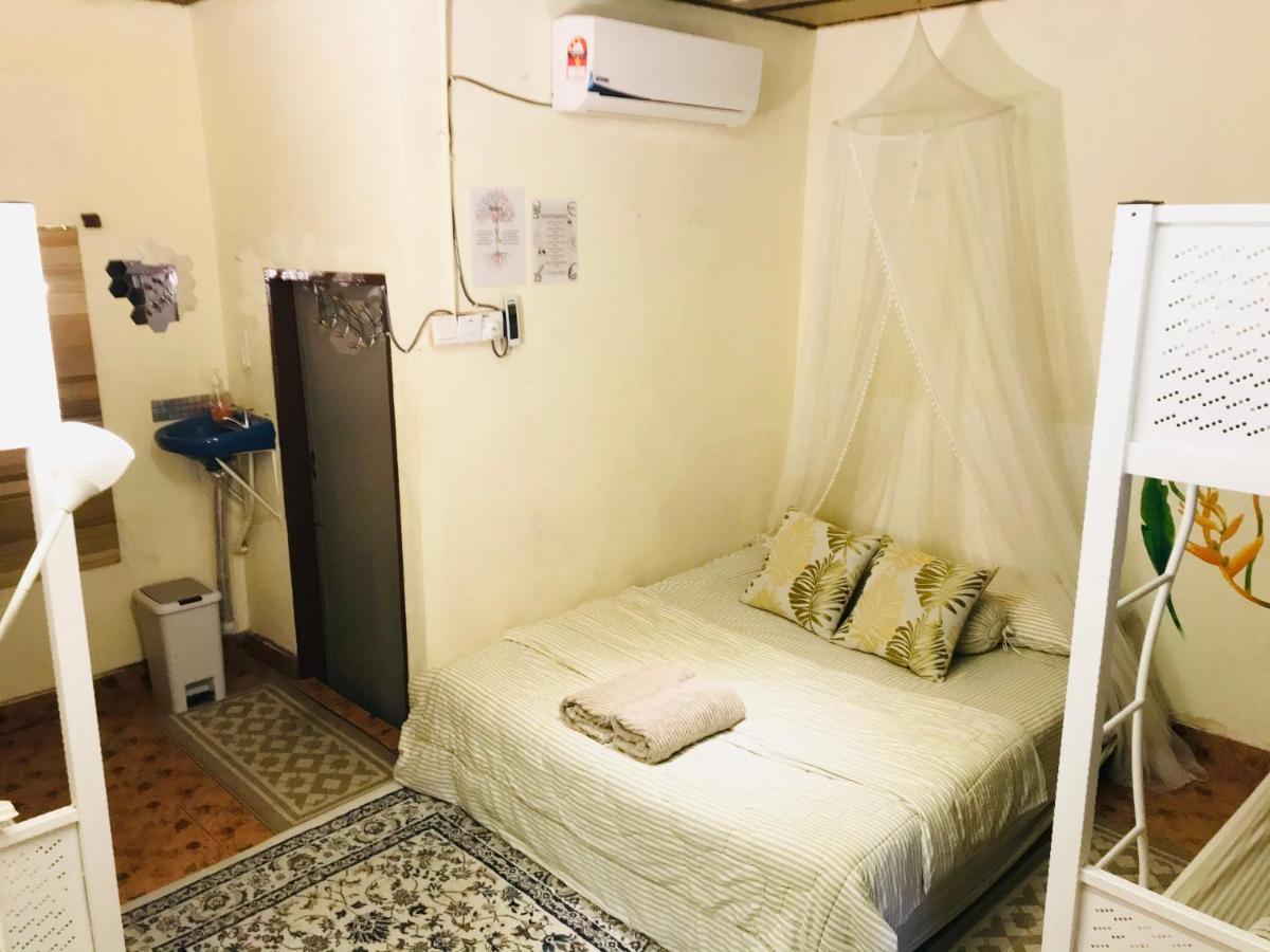 Dar Yasmine Motel Pantai Cenang  Buitenkant foto
